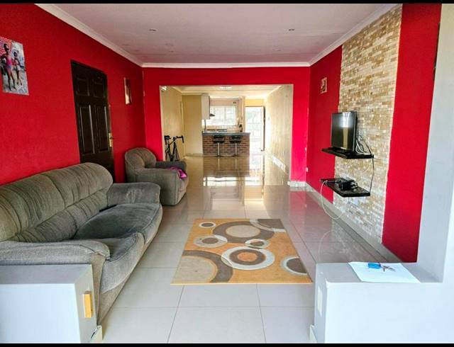 3 BEDROOM COMPLEX FOR SALE IN SHERWOOD